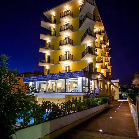 Hotel Mondial Lido di Jesolo Esterno foto
