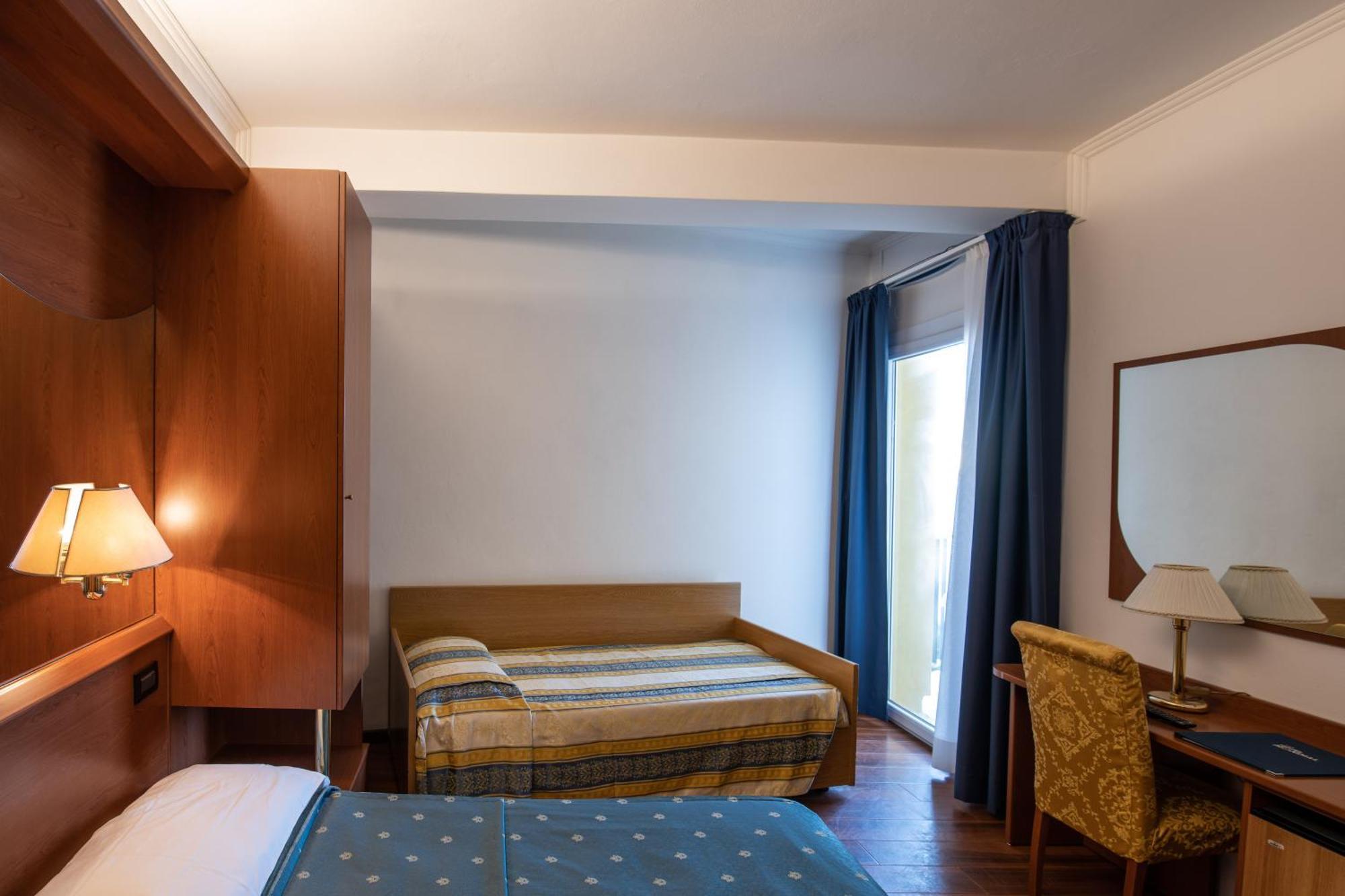 Hotel Mondial Lido di Jesolo Esterno foto