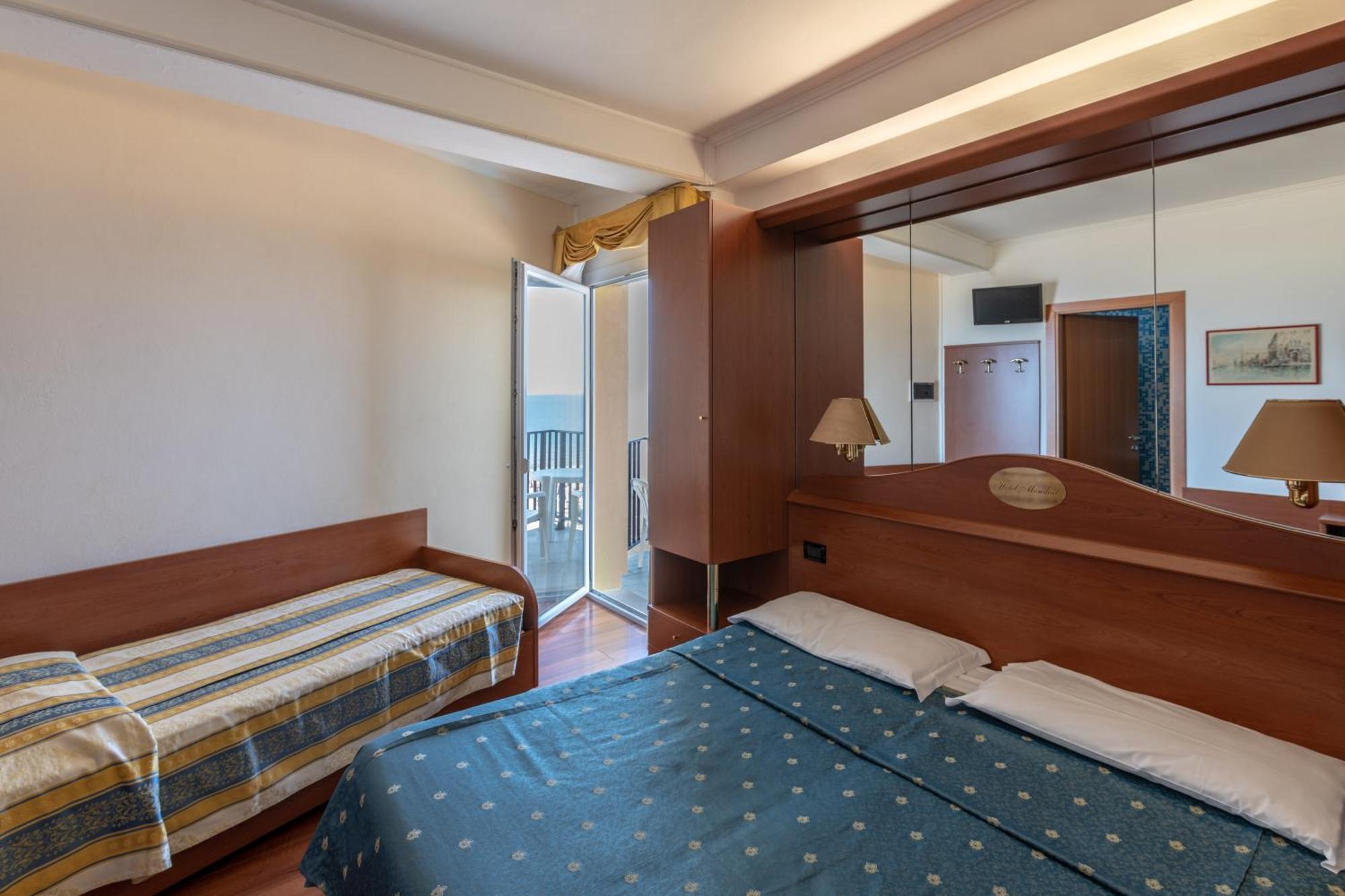Hotel Mondial Lido di Jesolo Esterno foto