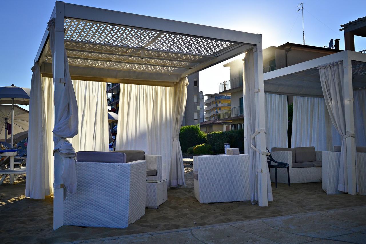 Hotel Mondial Lido di Jesolo Esterno foto