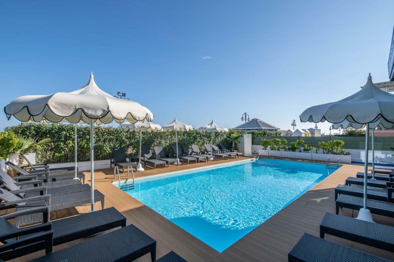 Hotel Mondial Lido di Jesolo Esterno foto